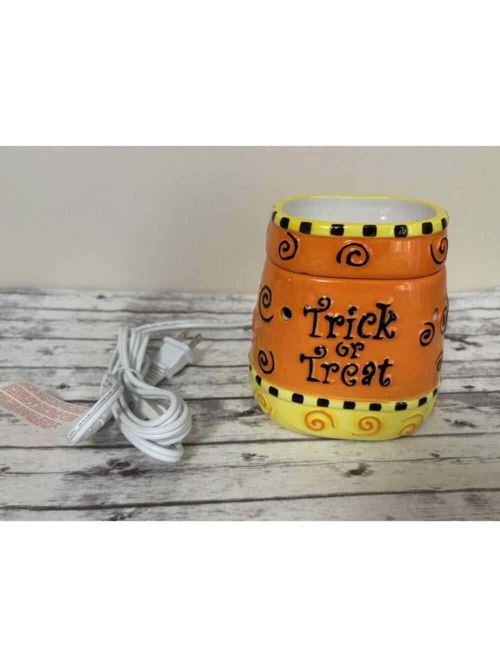 Scentsy Candy Corn Wax Warmer Halloween Fun Ceramic Works! No Box
